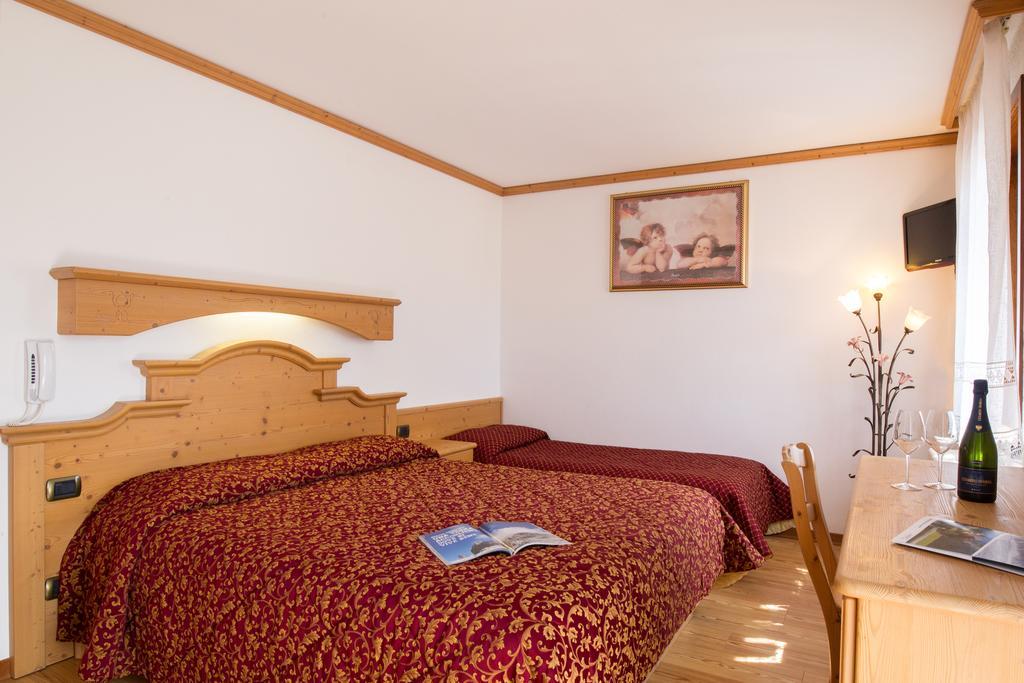 Villa Elena B&B Hotel San Martino Di Castrozza Exterior foto